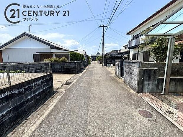 北側の前面道路の写真です。