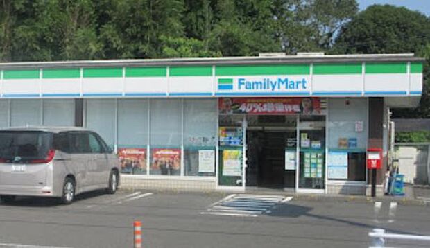 ファミリーマート本城いそいち店まで736m