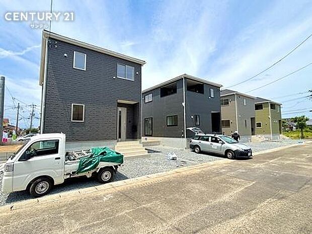 前面道路から撮影した現地写真です。