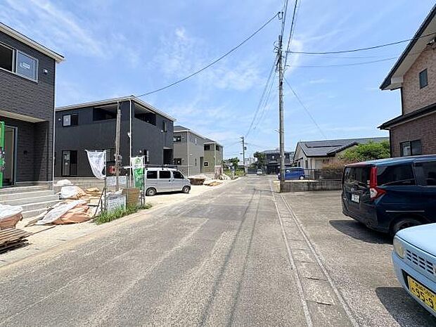 前面道路から撮影した現地写真です。