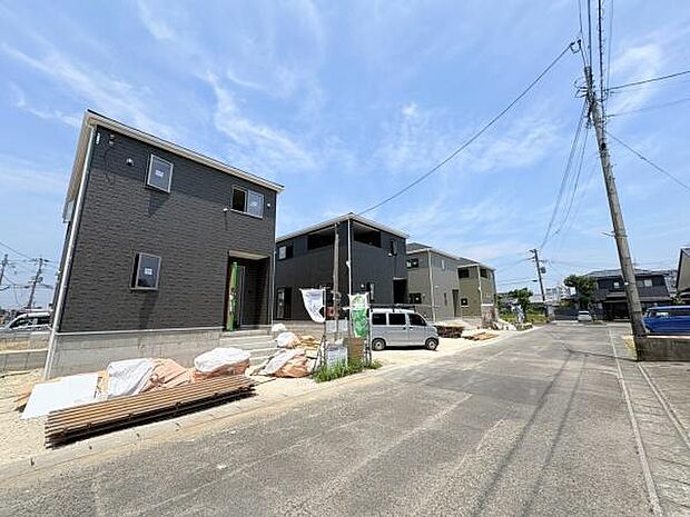 前面道路から撮影した現地写真です。
