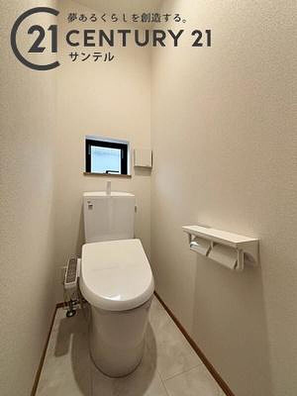 トイレは2箇所あり、混み合う時間でも安心です。