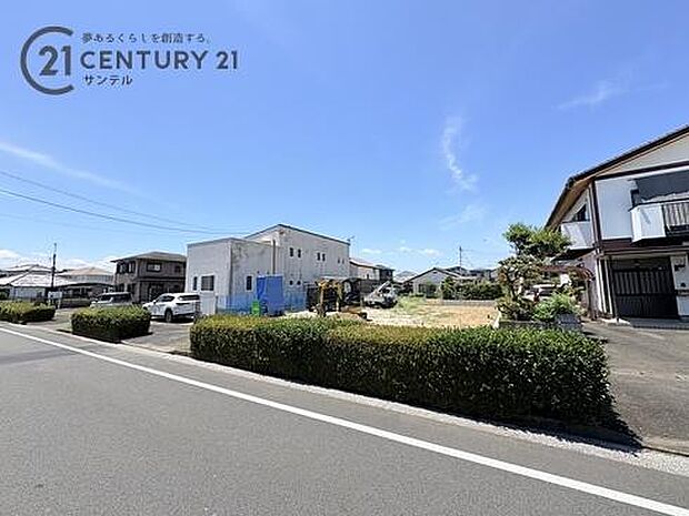 前面道路から撮影した現地写真です。