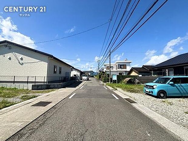 前面道路から撮影した現地写真です。
