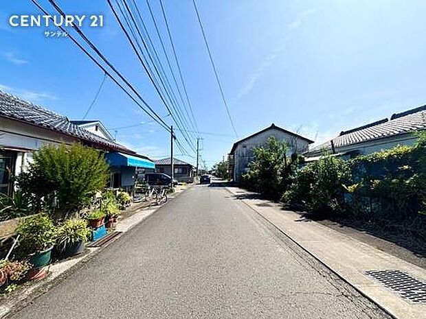 前面道路から撮影した現地写真です。