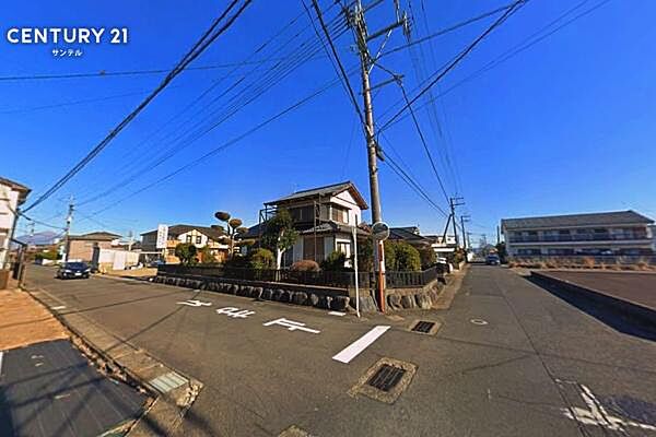 前面道路から撮影した現地写真です。