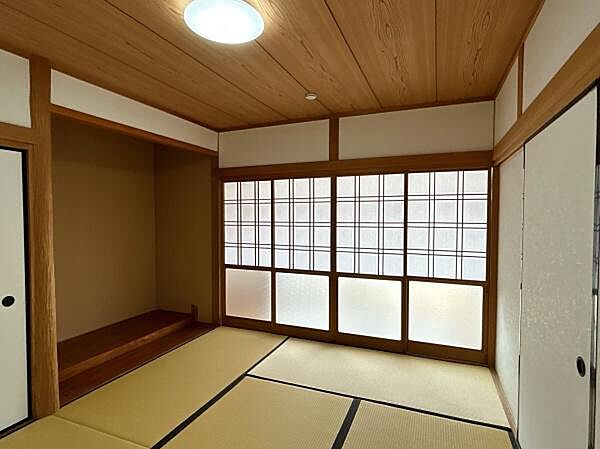 素敵な雰囲気の和室です。一息付ける落ち着く空間です。