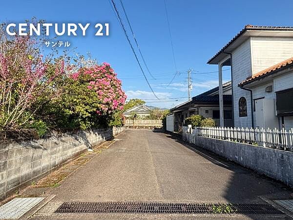 前面道路から撮影した現地写真です。