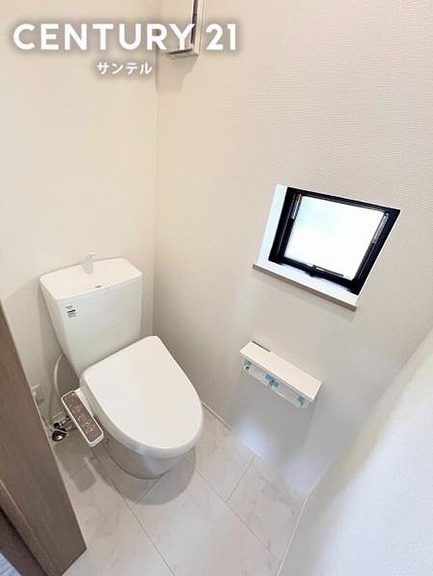 落ち着いた雰囲気のトイレ温水洗浄暖房便座でございます(^^♪