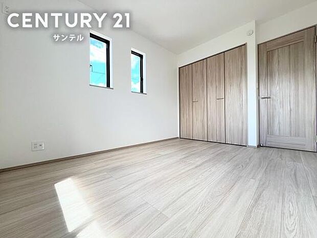 洋室便利な収納付き。限られた空間を有効活用でき、お部屋を広くすっきり使えます。