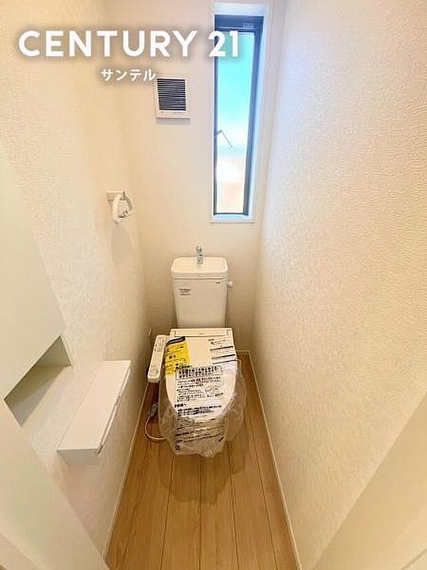 トイレは2箇所あり、混み合う時間でも安心です。