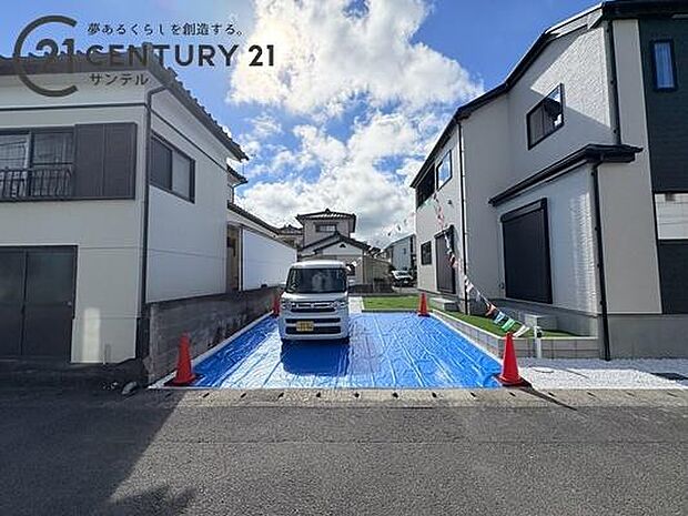 お車は2台駐車可能です。※車種によります