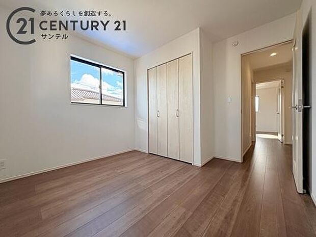 約5.37帖の洋室です。クローゼット付きです。
