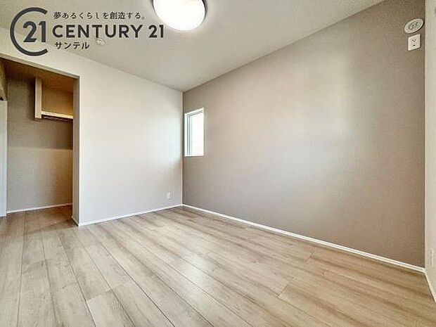 主寝室にいかがでしょうか♪日当たり、風通し良好です(^^♪大容量のクローゼットも完備しております!