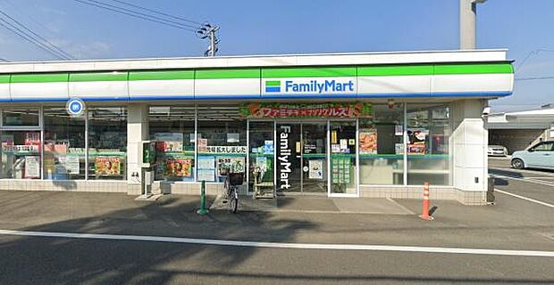 ファミリーマート月見ヶ丘団地店まで360m