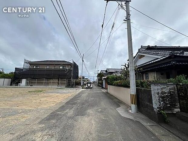 前面道路から撮影した現地写真です。