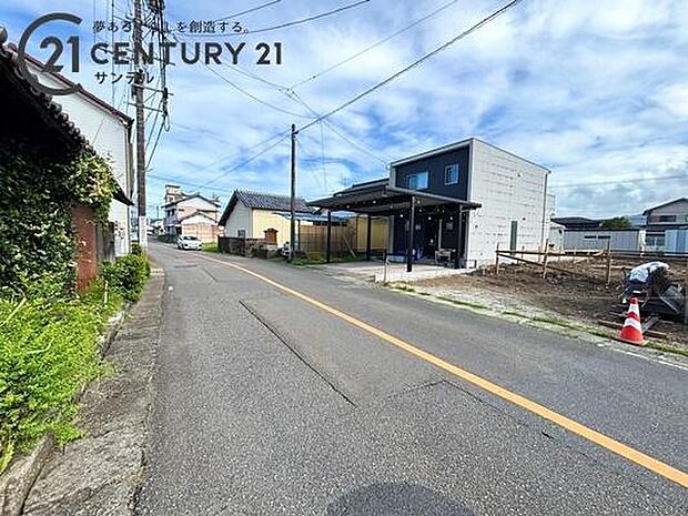 北側の前面道路の写真です。