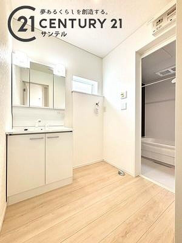 (同仕様写真)洗面台※モデル写真でございます。色や配置の相違がある場合がございます。