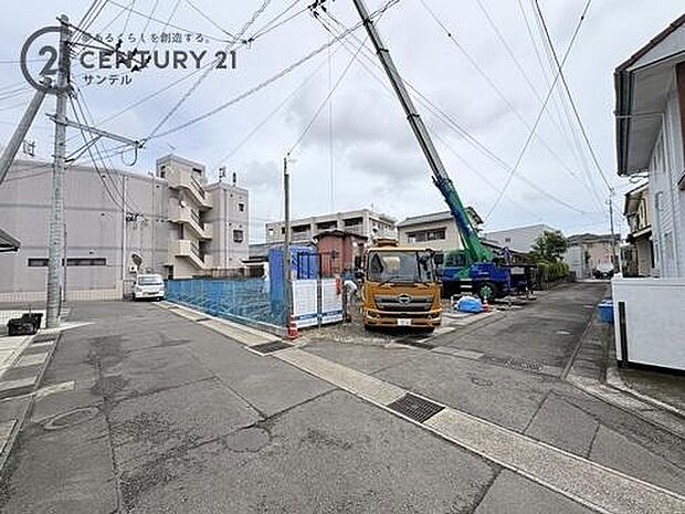 前面道路から撮影した現地写真です。