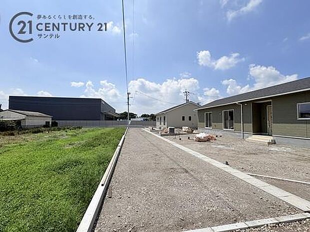 前面道路から撮影した現地写真です。