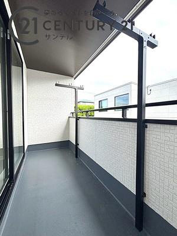 ぽかぽかした天気の良い日はバルコニーで洗濯物を外で干すことが出来ます♪