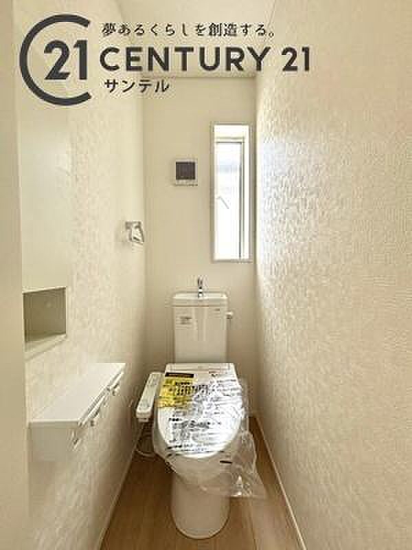 トイレは2箇所あり、混み合う時間でも安心です。