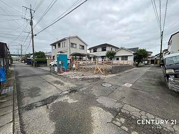 前面道路から撮影した現地写真です。