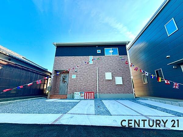 1号棟です！デザイン性のあるツートンカラーの外壁です♪