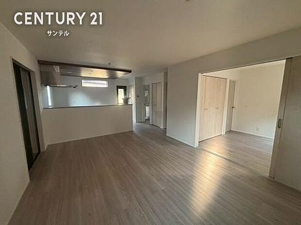 (同仕様モデル写真)リビング※モデル写真でございます。色や配置の相違がある場合がございます。