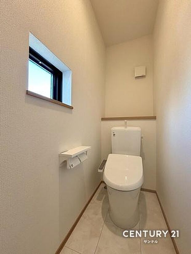 トイレは2箇所あり、混み合う時間でも安心です。