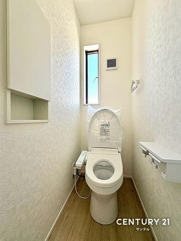 トイレは2箇所あり、混み合う時間でも安心です。