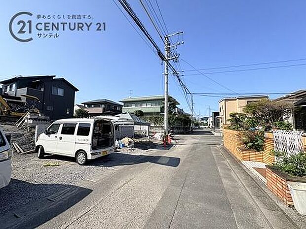 前面道路から撮影した現地写真です。