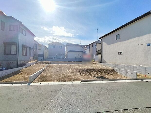現地ご見学の際、スタッフが様々なご質問に対応いたします、周辺環境、前面道路、建築可能な建物について、ぜひご相談ください。