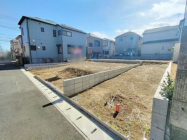 土地物件にはご確認頂くポイントがたくさんございます、土地だけのご見学の際もご遠慮せず、ぜひお気軽に担当スタッフにお申しつけくださいませ。