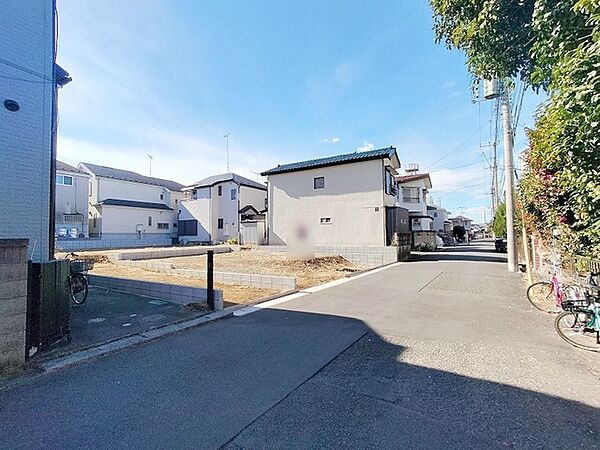 安心して暮らすことのできる住宅街。　住宅地の道路は一般に交通量が少なく車などの騒音が少ないため、住民にとって静かな生活環境が提供されます。