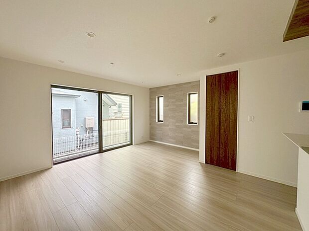 家族みんなが集まるリビング。広さを重視した家族全員が集まれるリビングは、住む上で大事な空間になります。 