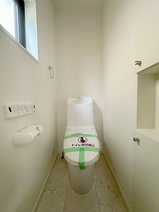 トイレにはウォシュレット機能を標準装備。 