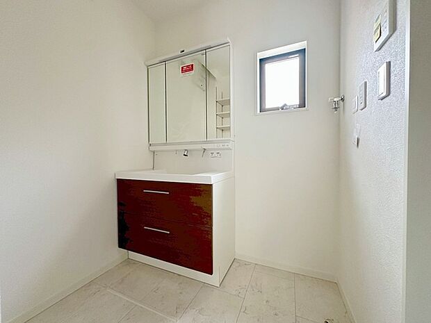 使いやすいタイプの洗面化粧台のあるランドリースペース