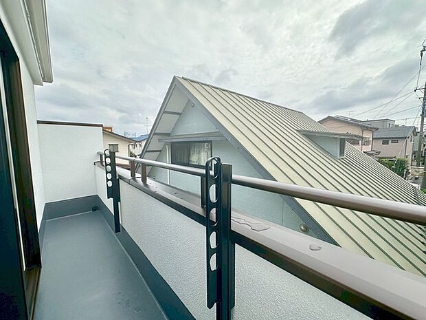 窓からの眺望です。実際に現地で眺望もご確認ください。