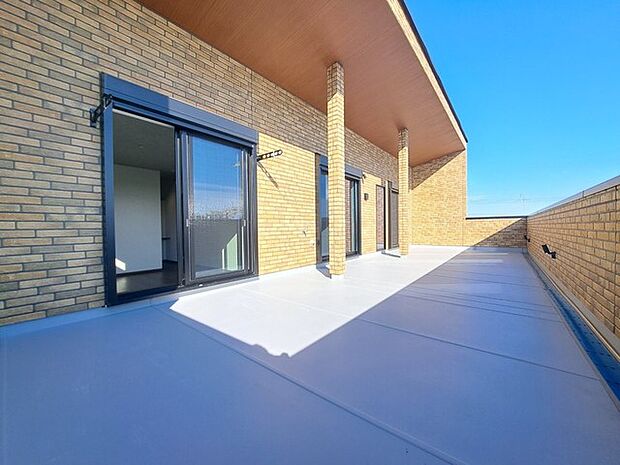 季節の変化や天気の良い日には、バルコニーでの時間が心地よく、気分をリフレッシュさせることができます。 