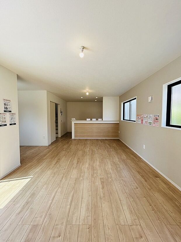 家族が一番集まる場所だから広々としつつも素敵な空間であって欲しい。みんながくつろぐリビングからキッチンまでが一つの空間のように繋がる間取り。 