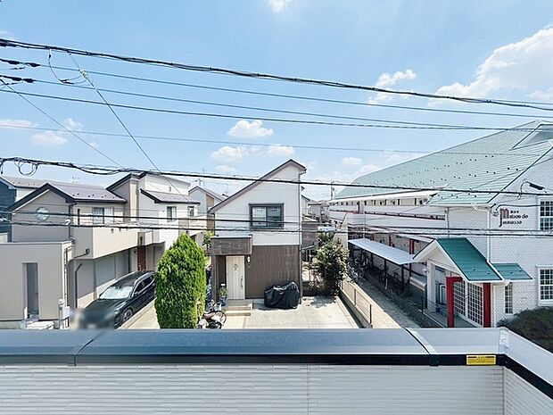 窓からの眺望です。実際に現地で眺望もご確認ください。 