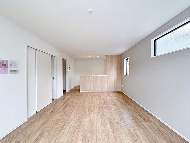 家族が食事するダイニングスペースをキッチンから見渡せる設計に。お料理をしながら家族とのコミュニケーションが増えそうな予感。 