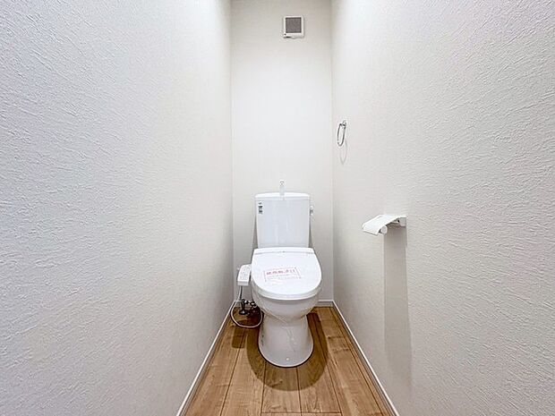 トイレにはウォシュレット機能を標準装備。