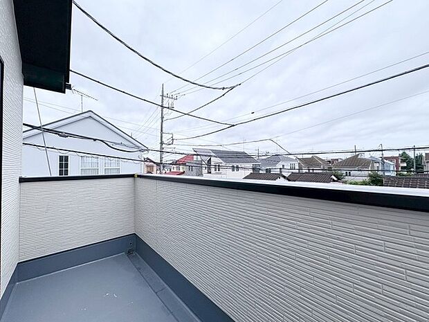 窓からの眺望です。実際に現地で眺望もご確認ください。 