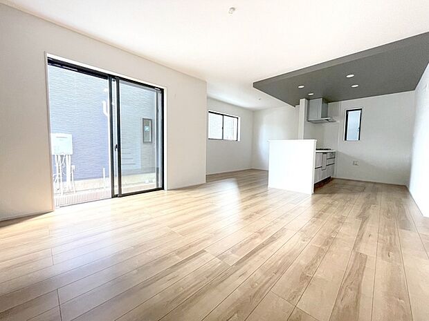 家族が一番集まる場所だから広々としつつも素敵な空間であって欲しい。みんながくつろぐリビングからキッチンまでが一つの空間のように繋がる間取り。 