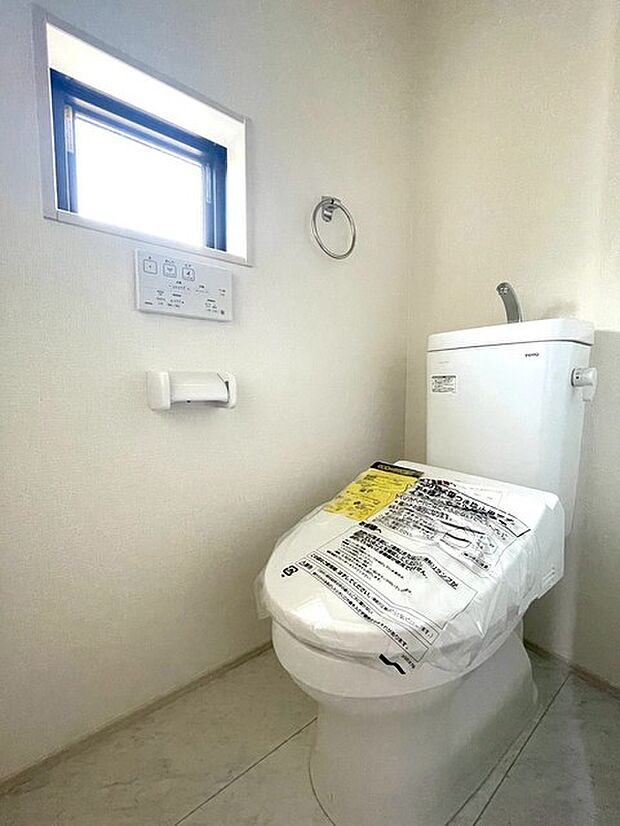 トイレにはウォシュレット機能を標準装備。