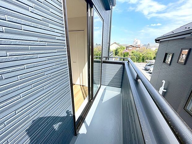 窓からの眺望です。実際に現地で眺望もご確認ください。