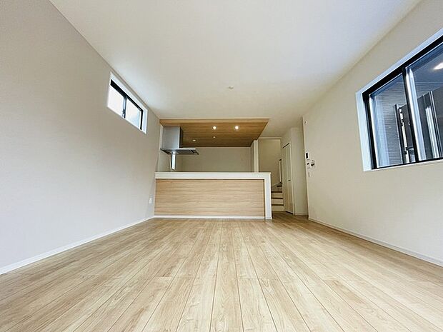 家族が一番集まる場所だから広々としつつも素敵な空間であって欲しい。みんながくつろぐリビングからキッチンまでが一つの空間のように繋がる間取り。 