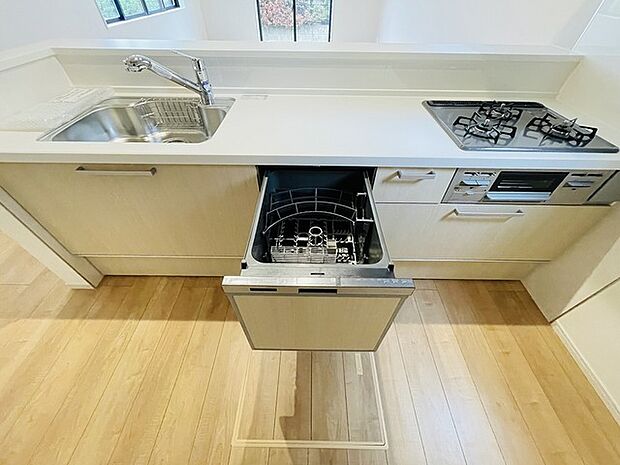 毎日の家事をサポートしてくれる食洗器も標準に装備。ちょっと嬉しい設備です 